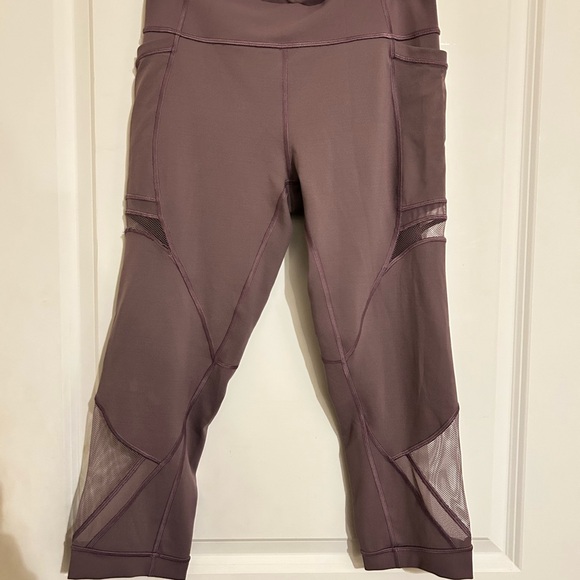 Lululemon Purple Cropped Mesh Leggings with Pockets - Picture 1 of 5